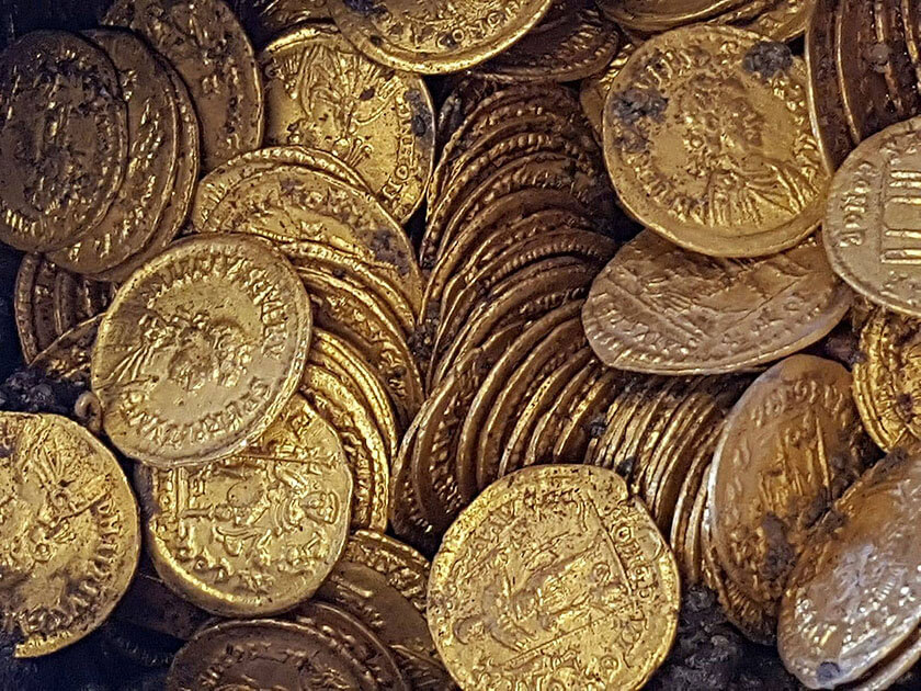 As moedas da botija / ânfora do Teatro Cressoni apresentam um ótimo estado de conservação, apesar de terem ficado enterradas por tanto tempo