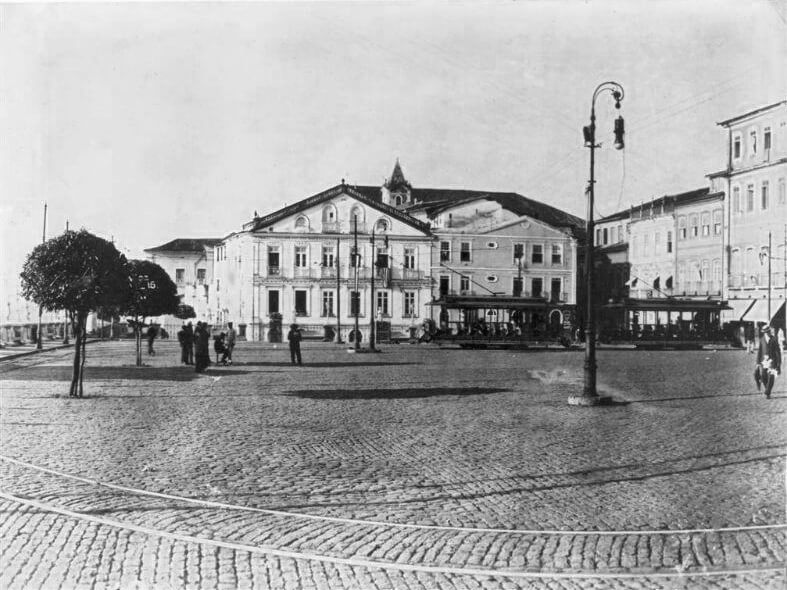 Praça do Comércio com o prédio da Casa da Moeda da Bahia ao fundo